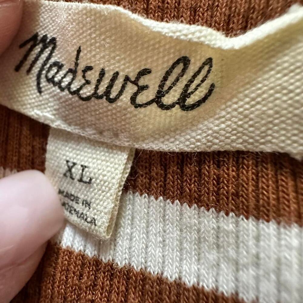 Madewell XL cropped brown and white v-neck tee - Picture 3 of 4